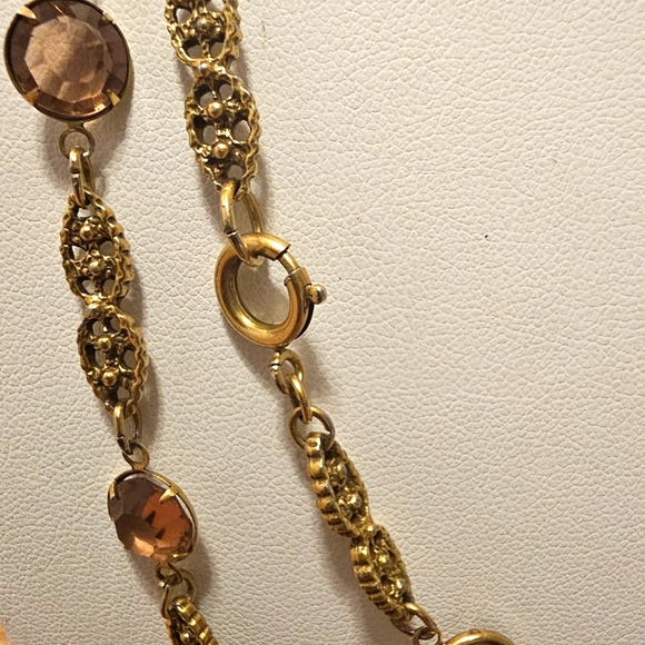 RARE 1930's Vintage Gold Tone Engraved Chain Necklace with 30 Topaz Crystals. - Picture 8 of 10